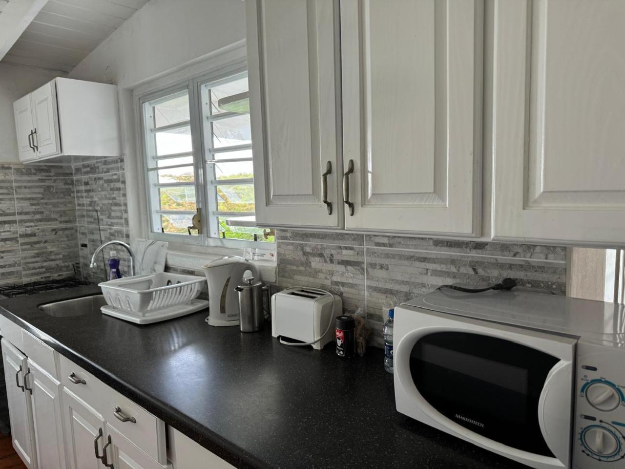 Halcyon Heights Condominium Dickenson Bay Ngoại thất bức ảnh